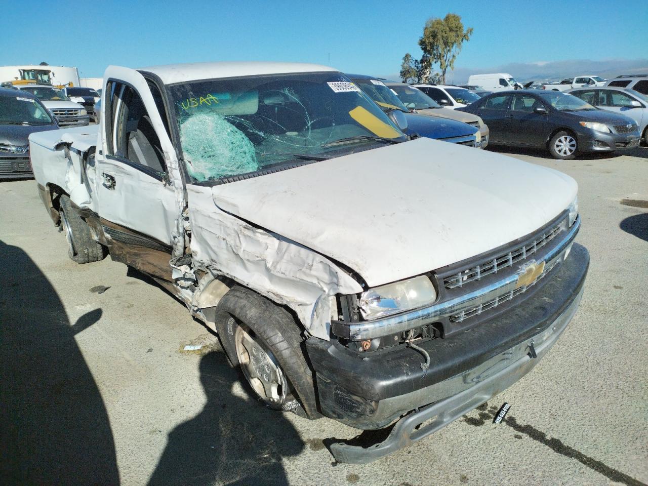 CHEVROLET SILVERADO 2000 with VIN 1GCEC14T1YZ371750 - Photo from auction