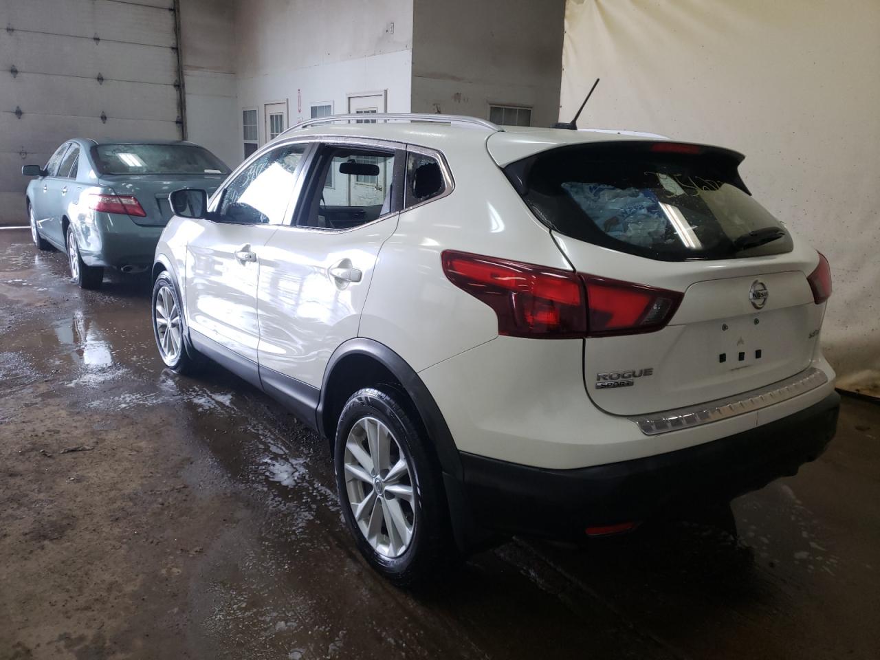 Photo 3 from auction – 2017 NISSAN ROGUE with VIN JN1BJ1CR5HW124282