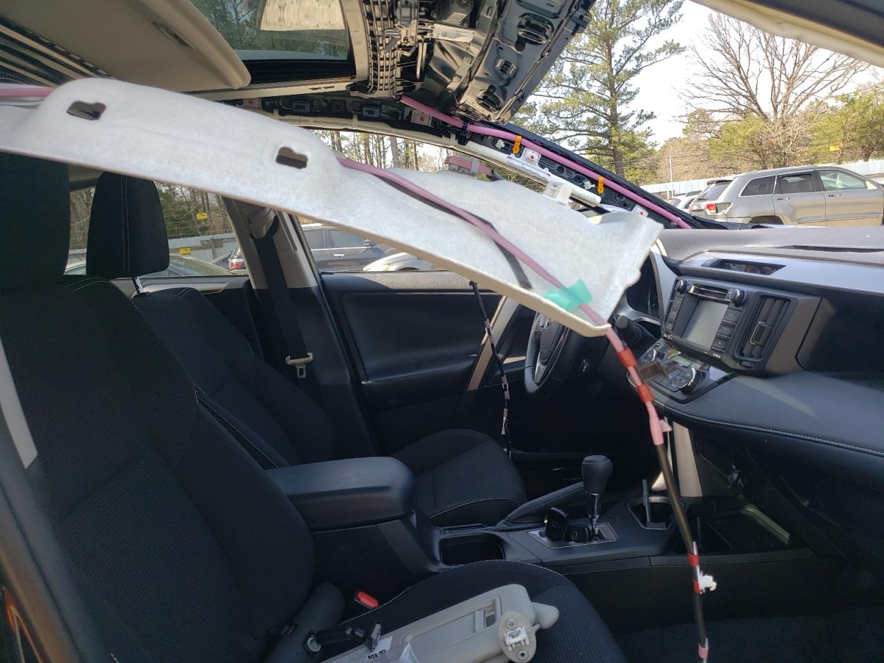 Photo 5 from auction – 2018 TOYOTA RAV4 ADVEN with VIN JTMRFREV8JJ221632