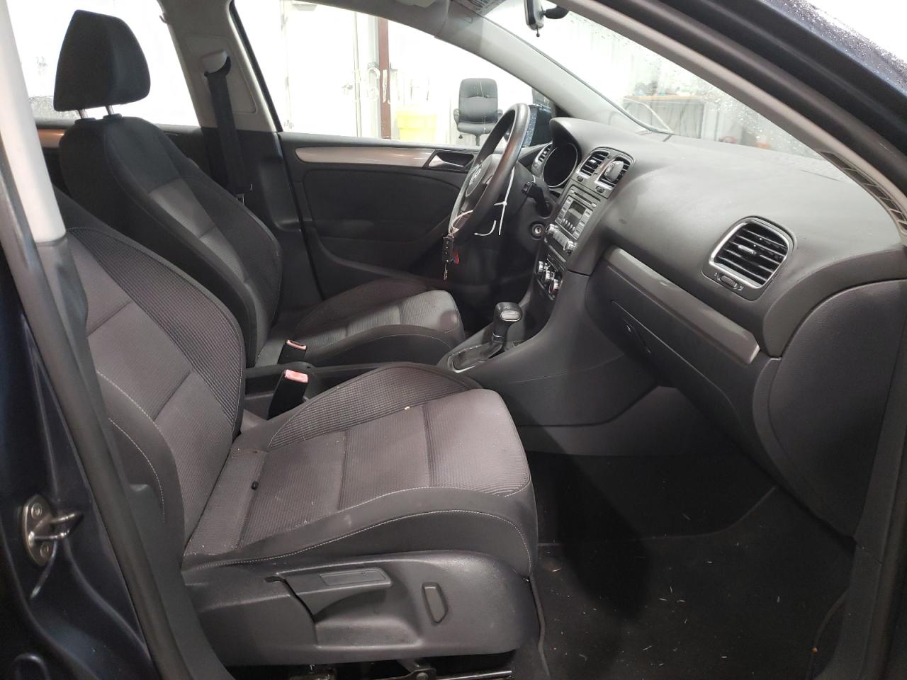 Photo 5 from auction – 2010 VOLKSWAGEN GOLF with VIN WVWDB7AJ1AW289934