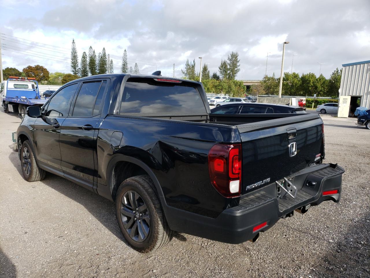 Photo 3 from auction – 2021 HONDA RIDGELINE with VIN 5FPYK3F17MB017424