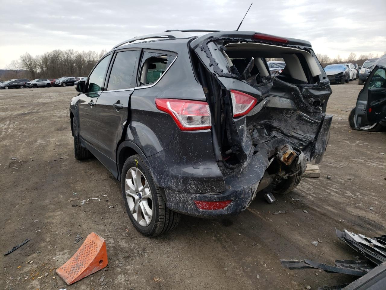 Photo 3 from auction – 2016 FORD ESCAPE with VIN 1FMCU9J92GUB57109