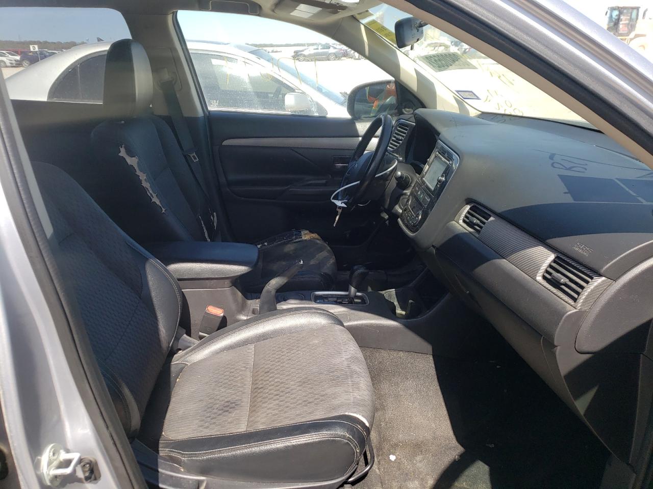 Photo 5 from auction – 2015 MITSUBISHI OUTLANDER with VIN JA4AD3A39FZ003724