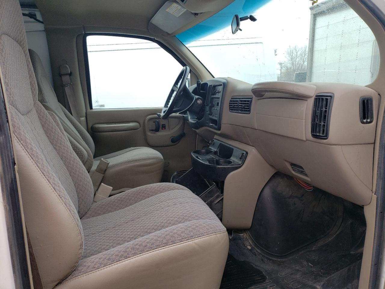 Photo 5 from auction – 2002 CHEVROLET EXPRESS G2 with VIN 1GCGG25R121124210