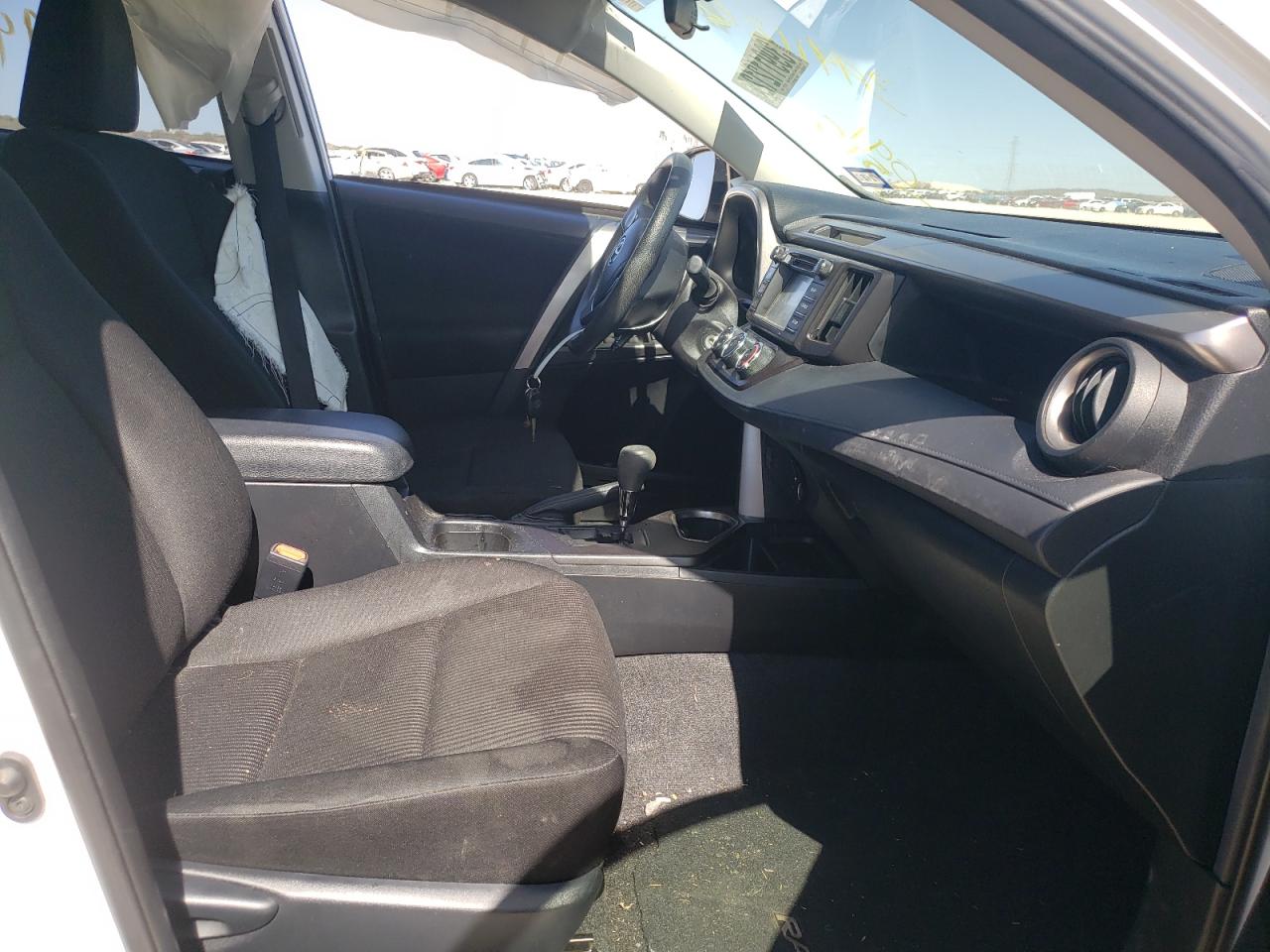 Photo 5 from auction – 2016 TOYOTA RAV4 LE with VIN JTMZFREV0GD091515