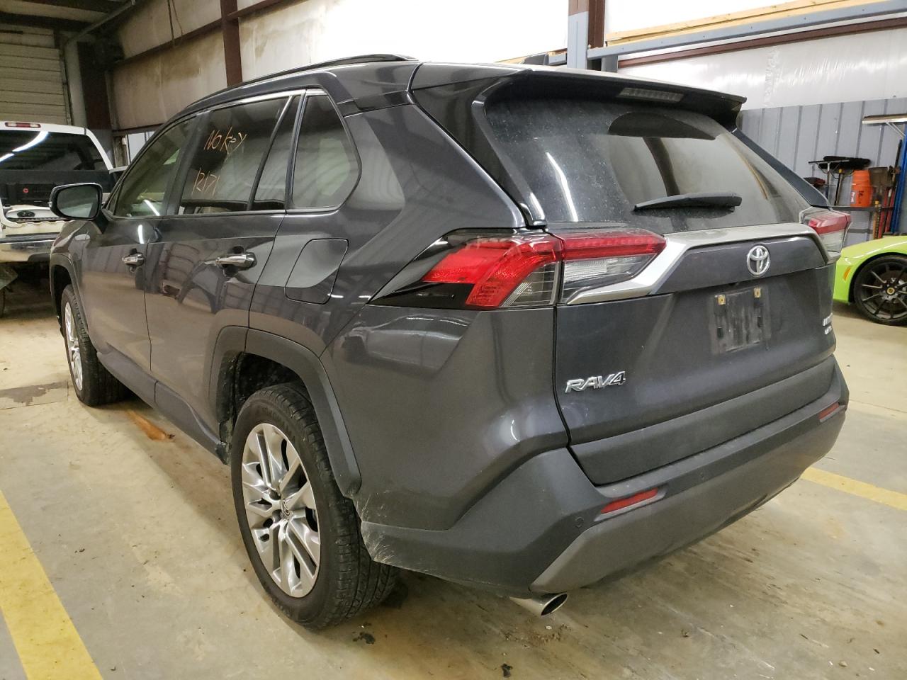 Photo 3 from auction – 2020 TOYOTA RAV4 LIMIT with VIN JTMN1RFV3LD063231