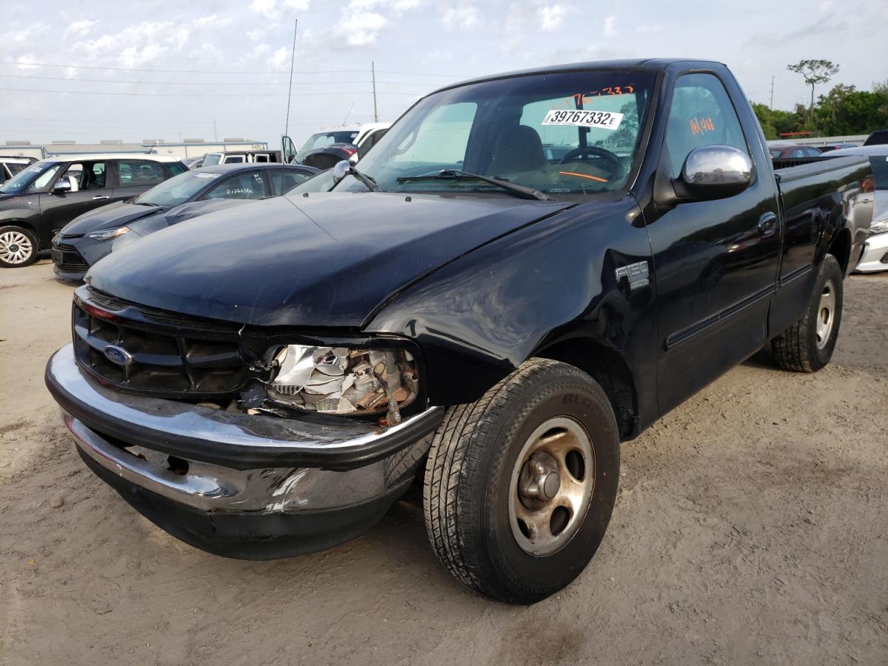 Photo 2 from auction – 1998 FORD F150 with VIN 1FTZF1763WNC26664
