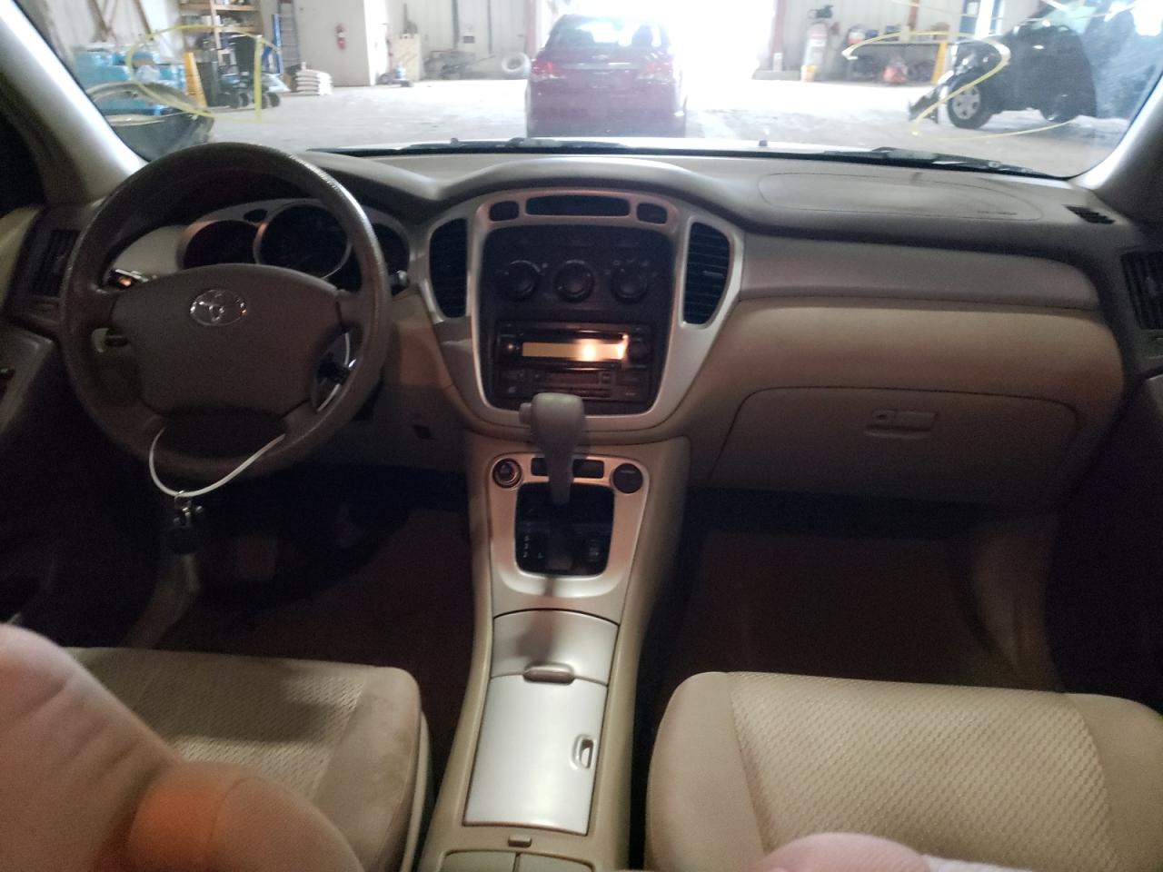 Photo 9 from auction – 2005 TOYOTA HIGHLANDER with VIN JTEGP21A350087375