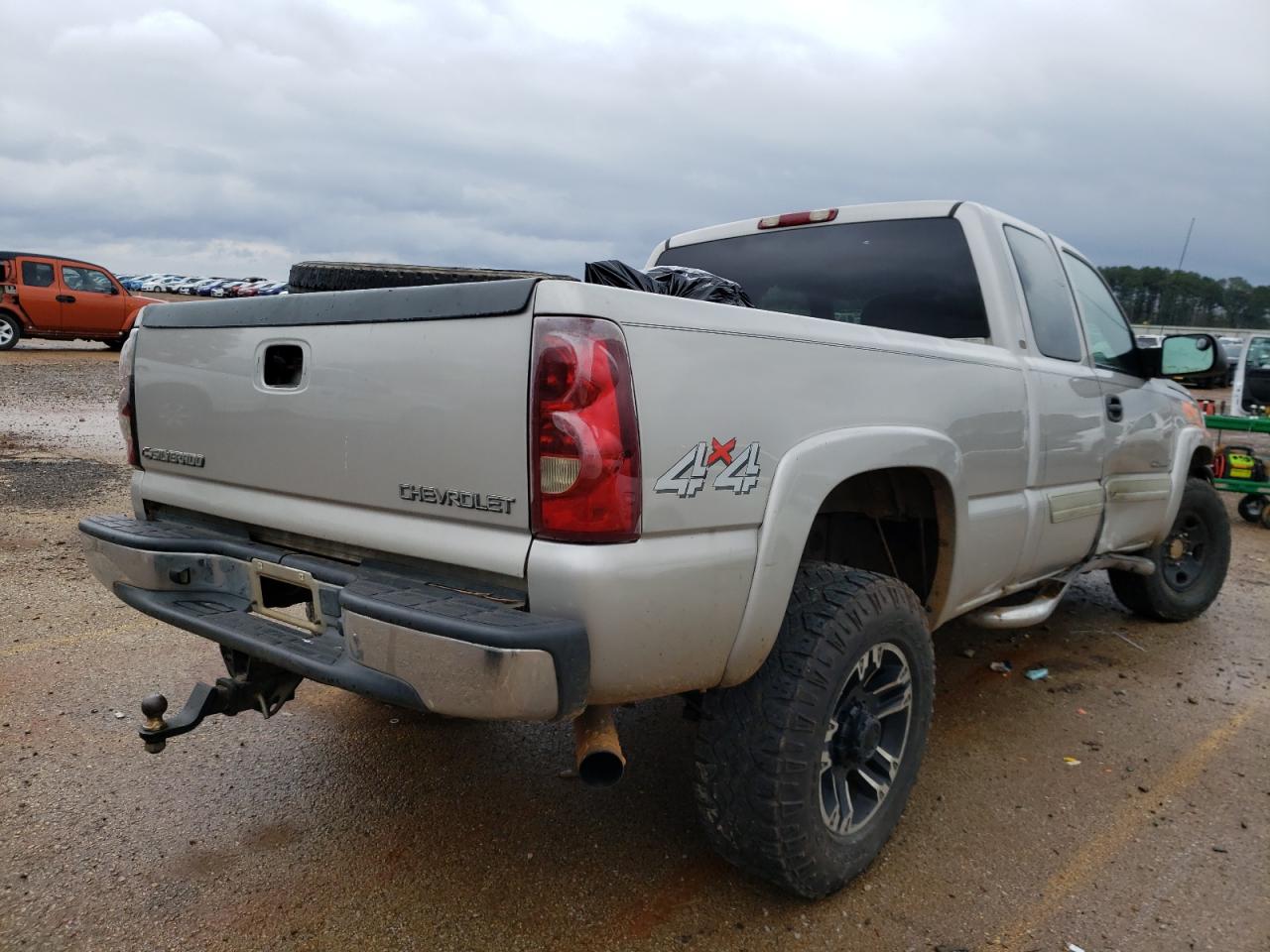 Photo 4 from auction – 2005 CHEVROLET SILVERADO with VIN 1GCHK29U55E119882