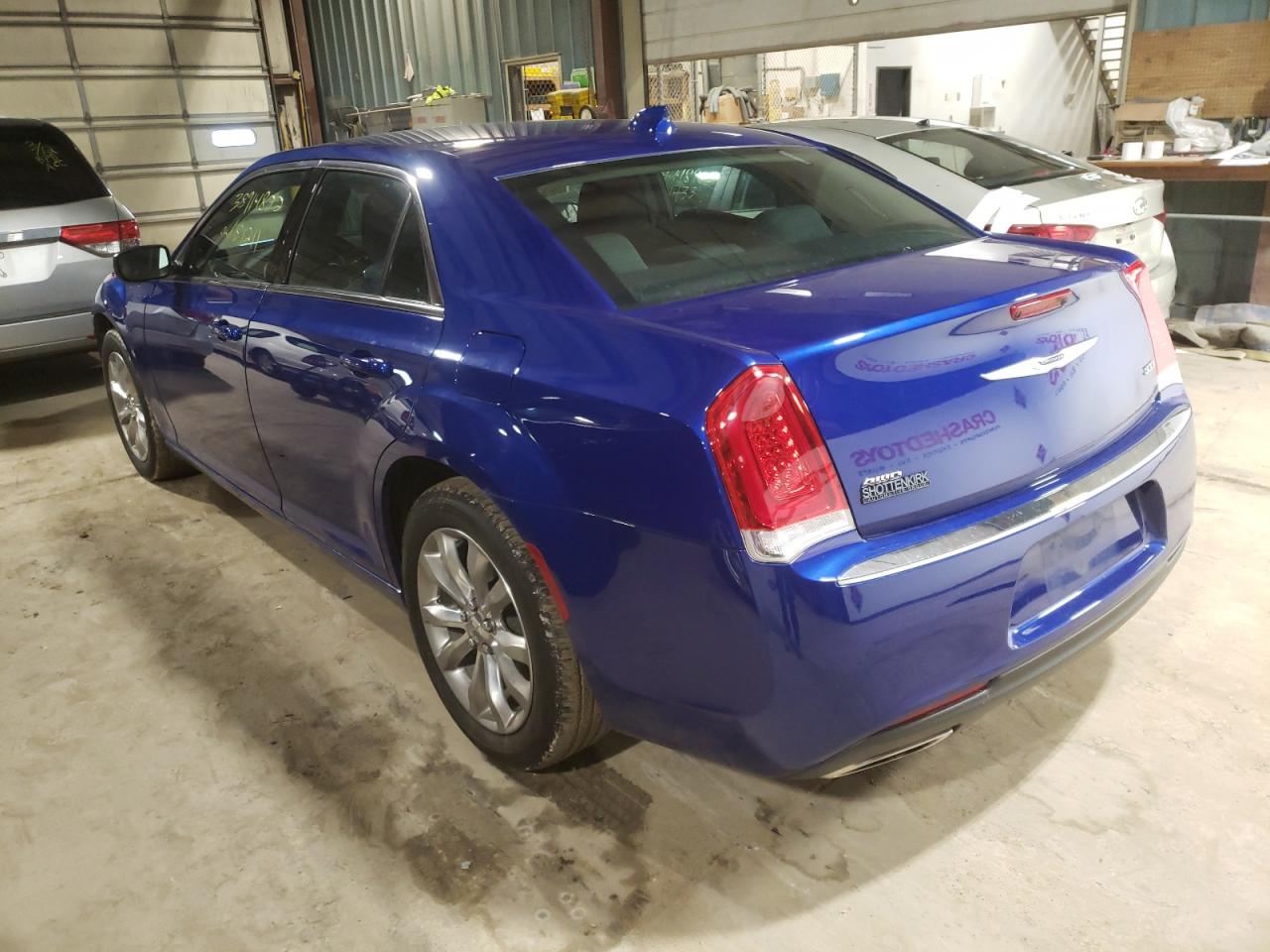 Photo 3 from auction – 2019 CHRYSLER 300 TOURIN with VIN 2C3CCARG5KH581220