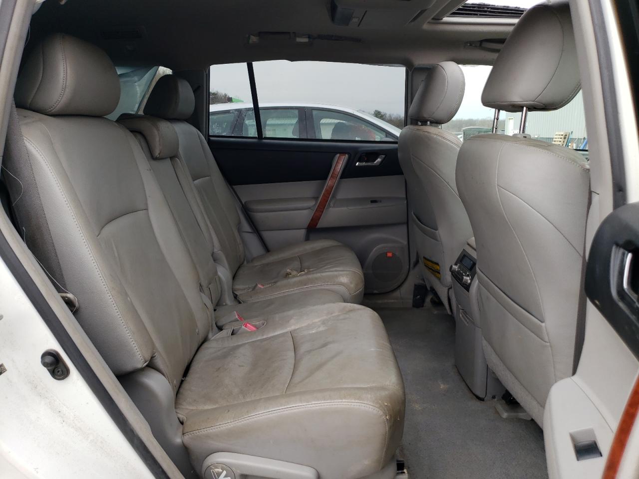 Photo 6 from auction – 2009 TOYOTA HIGHLANDER with VIN JTEES42A192121355