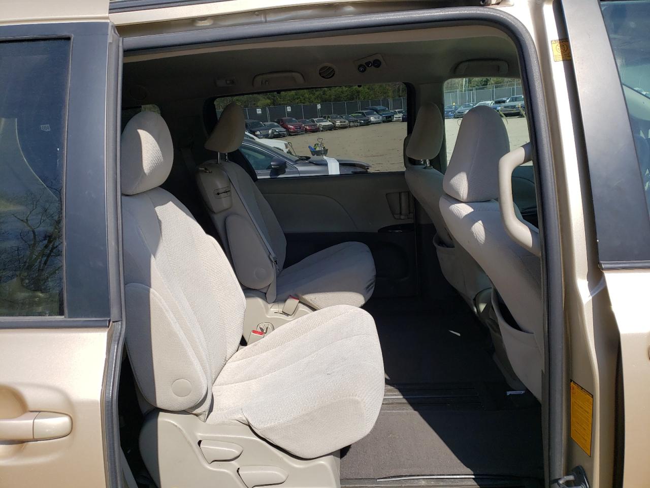 Photo 6 from auction – 2011 TOYOTA SIENNA LE with VIN 5TDKK3DC3BS016072