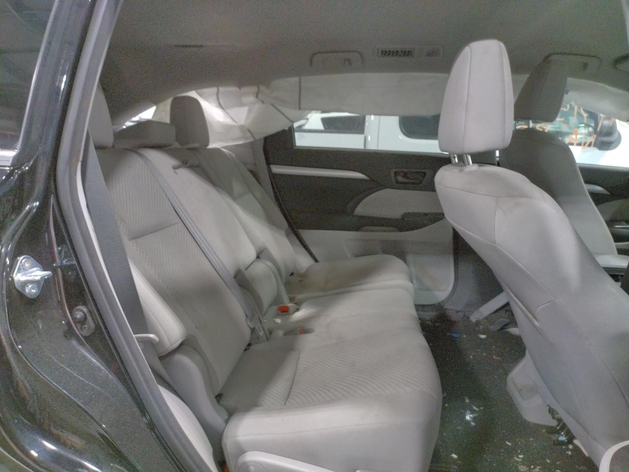 Photo 6 from auction – 2017 TOYOTA HIGHLANDER with VIN 5TDBGRFH1HS027142