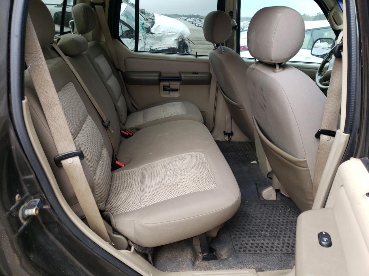 Photo 6 from auction – 2005 FORD EXPLORER S with VIN 1FMZU67K65UA71561