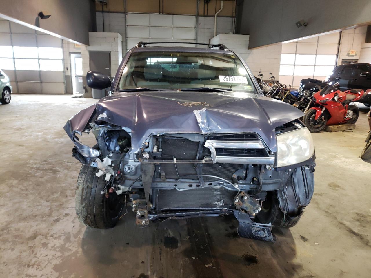 Photo 7 from auction – 2005 TOYOTA 4RUNNER SR with VIN JTEZU14R550060692