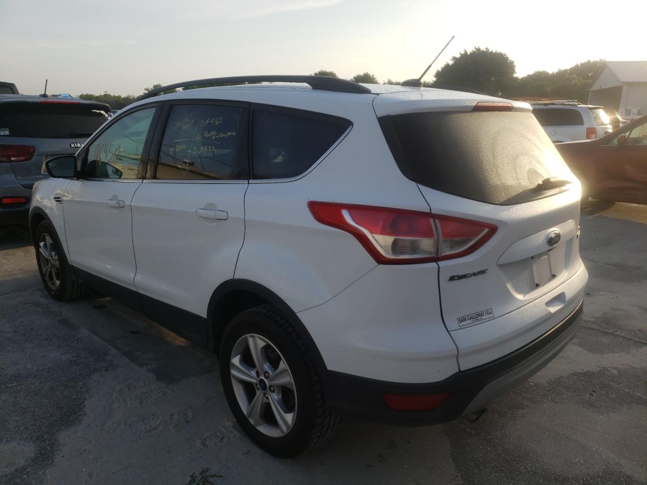 Photo 3 from auction – 2016 FORD ESCAPE SE with VIN 1FMCU0GX2GUB31353