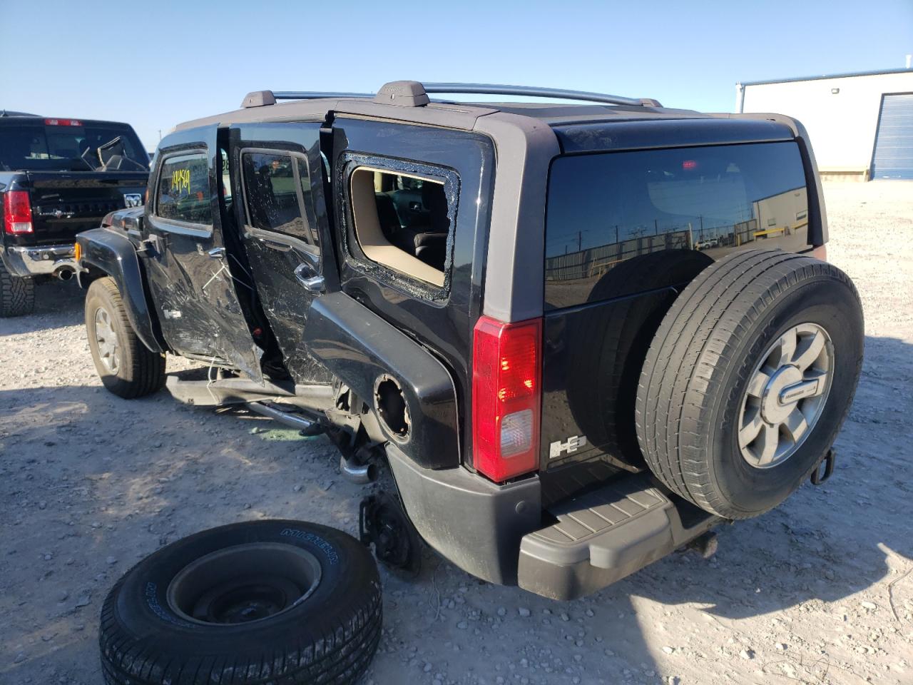 Photo 3 from auction – 2006 HUMMER H3 with VIN 5GTDN136X68332149