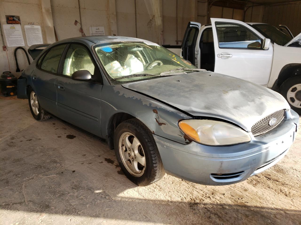 FORD TAURUS SE 2005 with VIN 1FAFP53225A129770 - Photo from auction