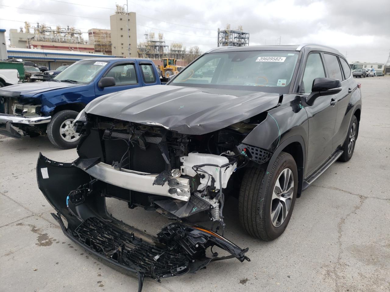 Photo 2 from auction – 2020 TOYOTA HIGHLANDER with VIN 5TDGZRAH6LS008523