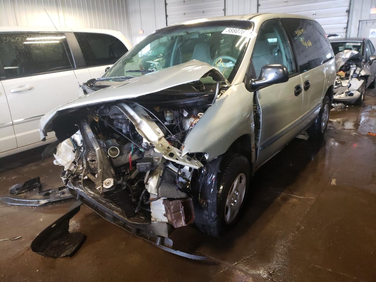 Photo 2 from auction – 2000 DODGE CARAVAN with VIN 2B4GP2537YR673696