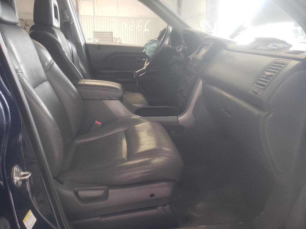 Photo 5 from auction – 2004 HONDA PILOT EXL with VIN 2HKYF18784H546580