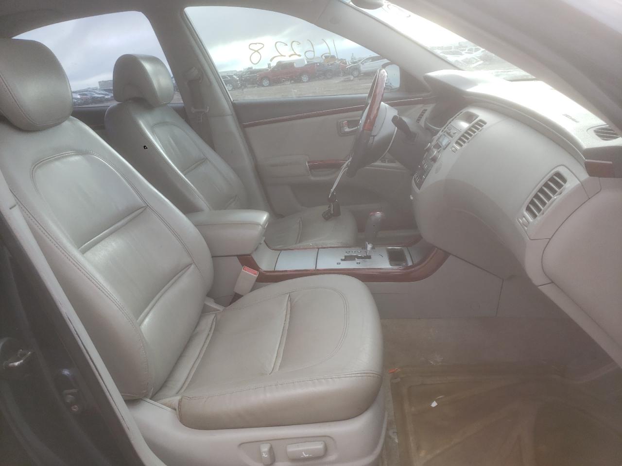 Photo 5 from auction – 2006 HYUNDAI AZERA SE with VIN KMHFC46F66A098244