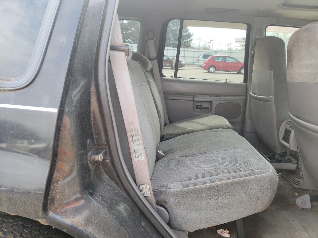 Photo 6 from auction – 1997 FORD EXPLORER with VIN 1FMDU34X1VUC62684