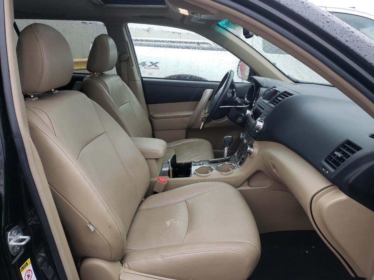 Photo 5 from auction – 2011 TOYOTA HIGHLANDER with VIN 5TDBK3EH8BS087214