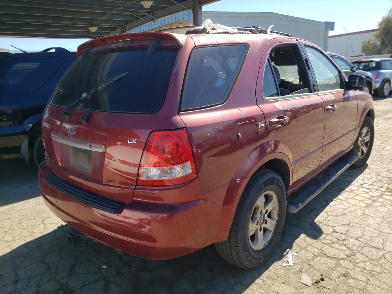 Photo 4 from auction – 2005 KIA SORENTO EX with VIN KNDJD733655428589