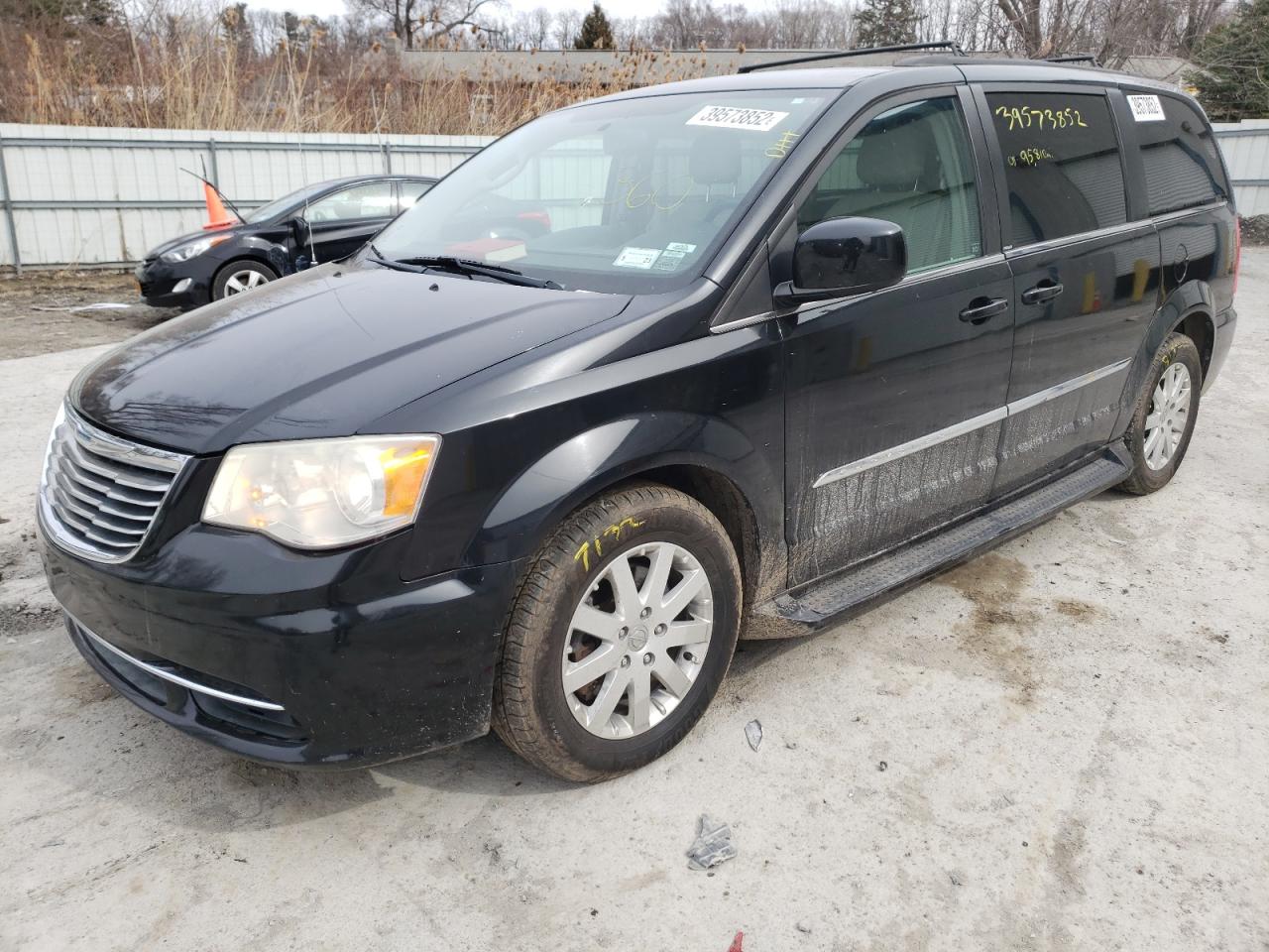 Photo 2 from auction – 2013 CHRYSLER TOWN & COU with VIN 2C4RC1BG3DR632047