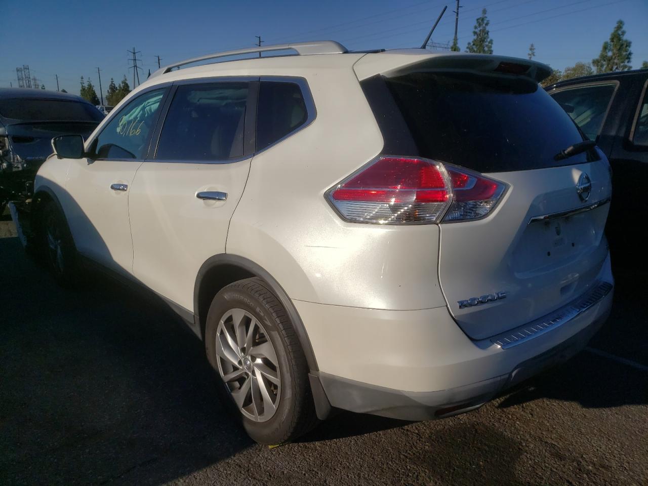 Photo 3 from auction – 2015 NISSAN ROGUE S with VIN 5N1AT2MT5FC846896