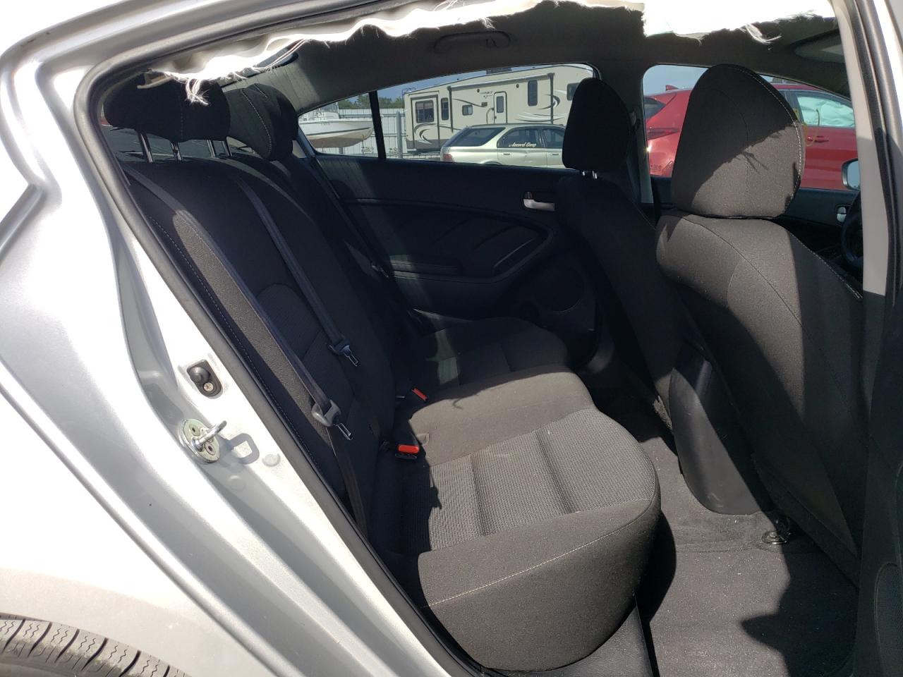 Photo 6 from auction – 2017 KIA FORTE LX with VIN 3KPFK4A71HE138446