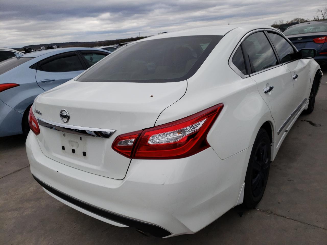Photo 4 from auction – 2017 NISSAN ALTIMA 2.5 with VIN 1N4AL3AP7HN343563