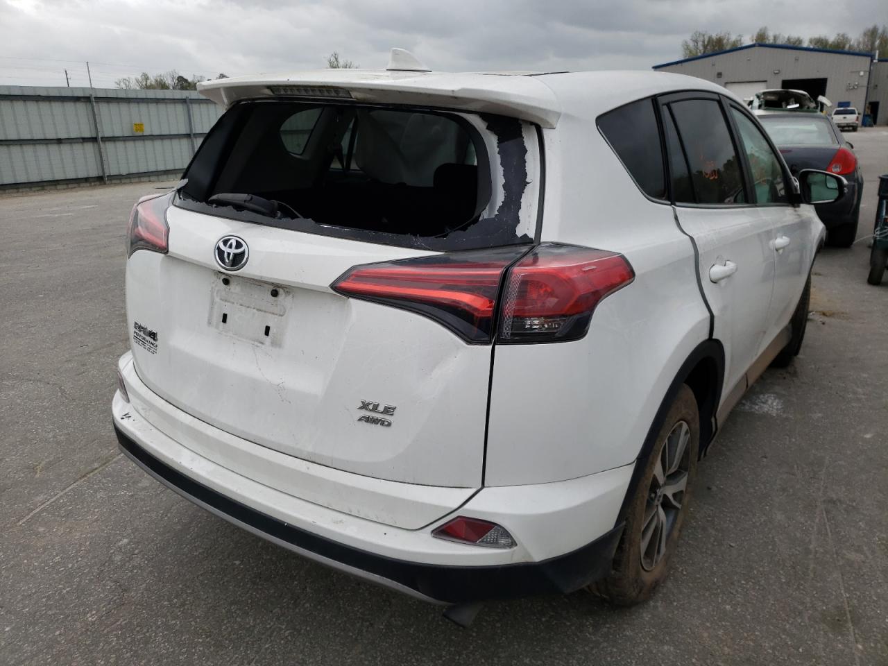 Photo 4 from auction – 2018 TOYOTA RAV4 ADVEN with VIN 2T3RFREV6JW773390