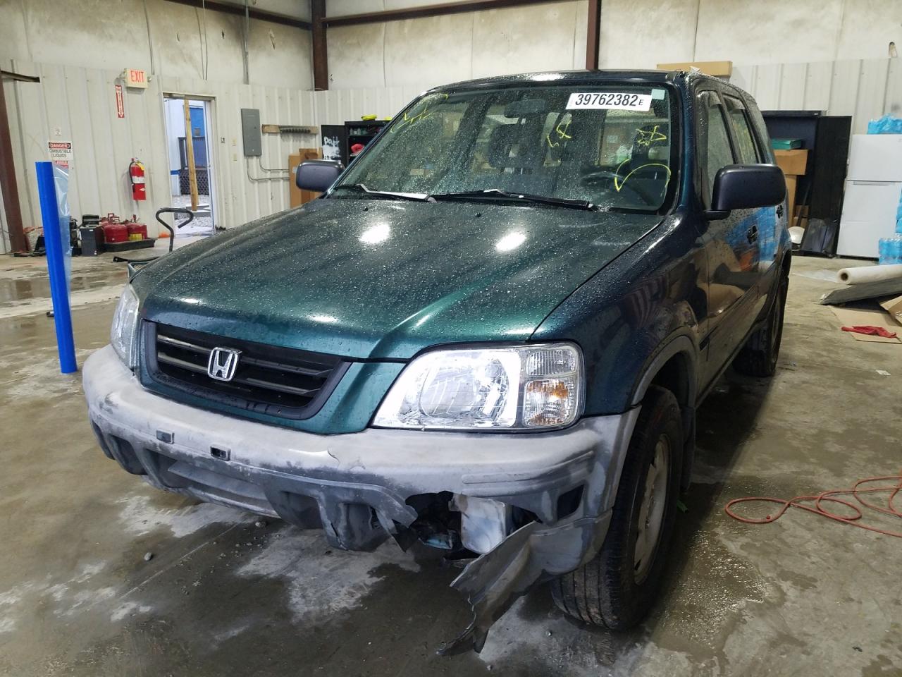 Photo 2 from auction – 1998 HONDA CR-V LX with VIN JHLRD1841WC083702