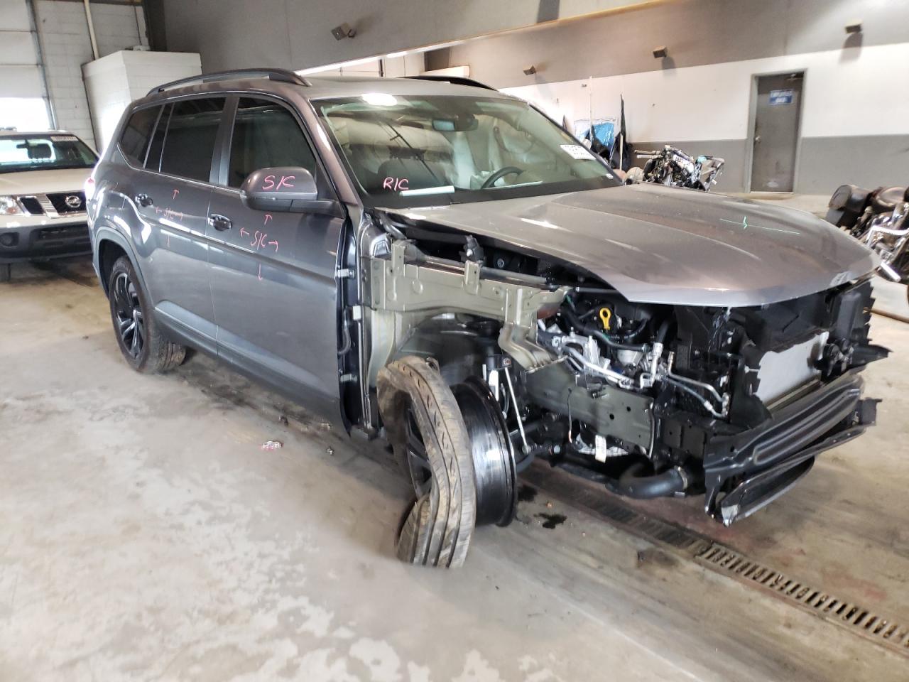 VOLKSWAGEN ATLAS SE 2022 with VIN 1V2KP2CA2NC503330 - Photo from auction