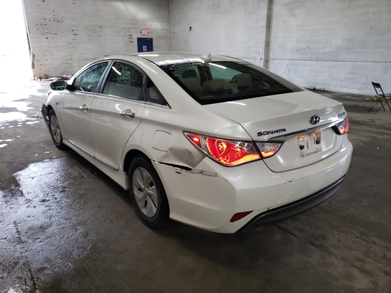 Photo 3 from auction – 2015 HYUNDAI SONATA HYB with VIN KMHEC4A48FA138194