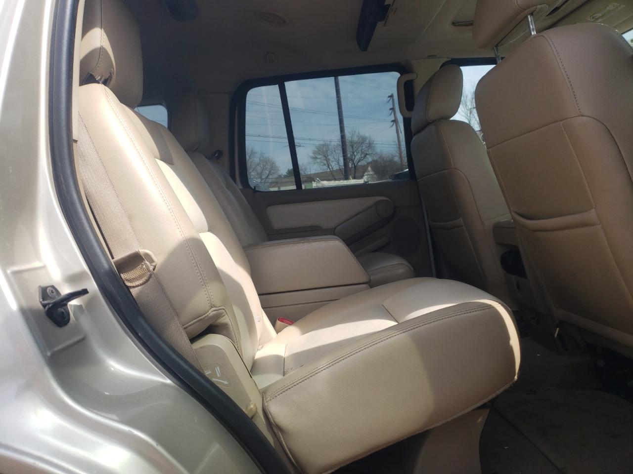 Photo 6 from auction – 2007 FORD EXPLORER L with VIN 1FMEU75827UA53878