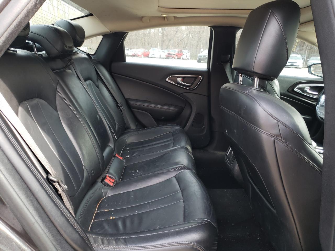Photo 6 from auction – 2015 CHRYSLER 200 C with VIN 1C3CCCCBXFN662185