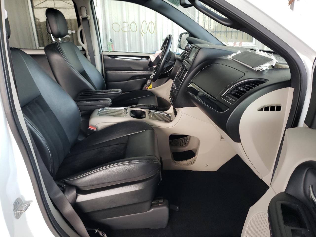 Photo 5 from auction – 2017 DODGE GRAND CARA with VIN 2C4RDGCG1HR852887