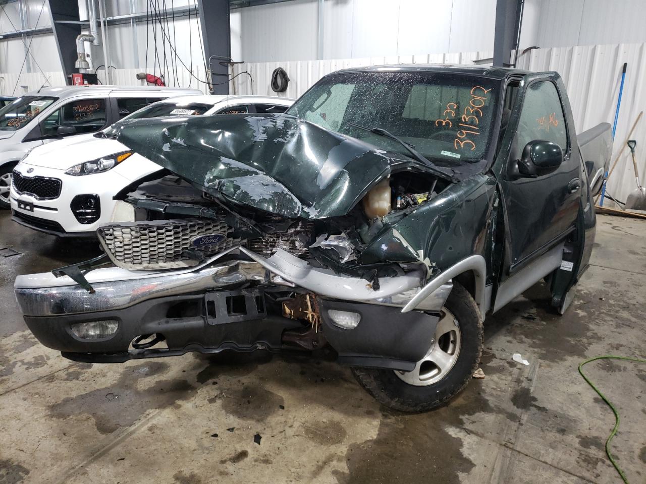 Photo 2 from auction – 2002 FORD F150 with VIN 2FTRX18L12CA67743