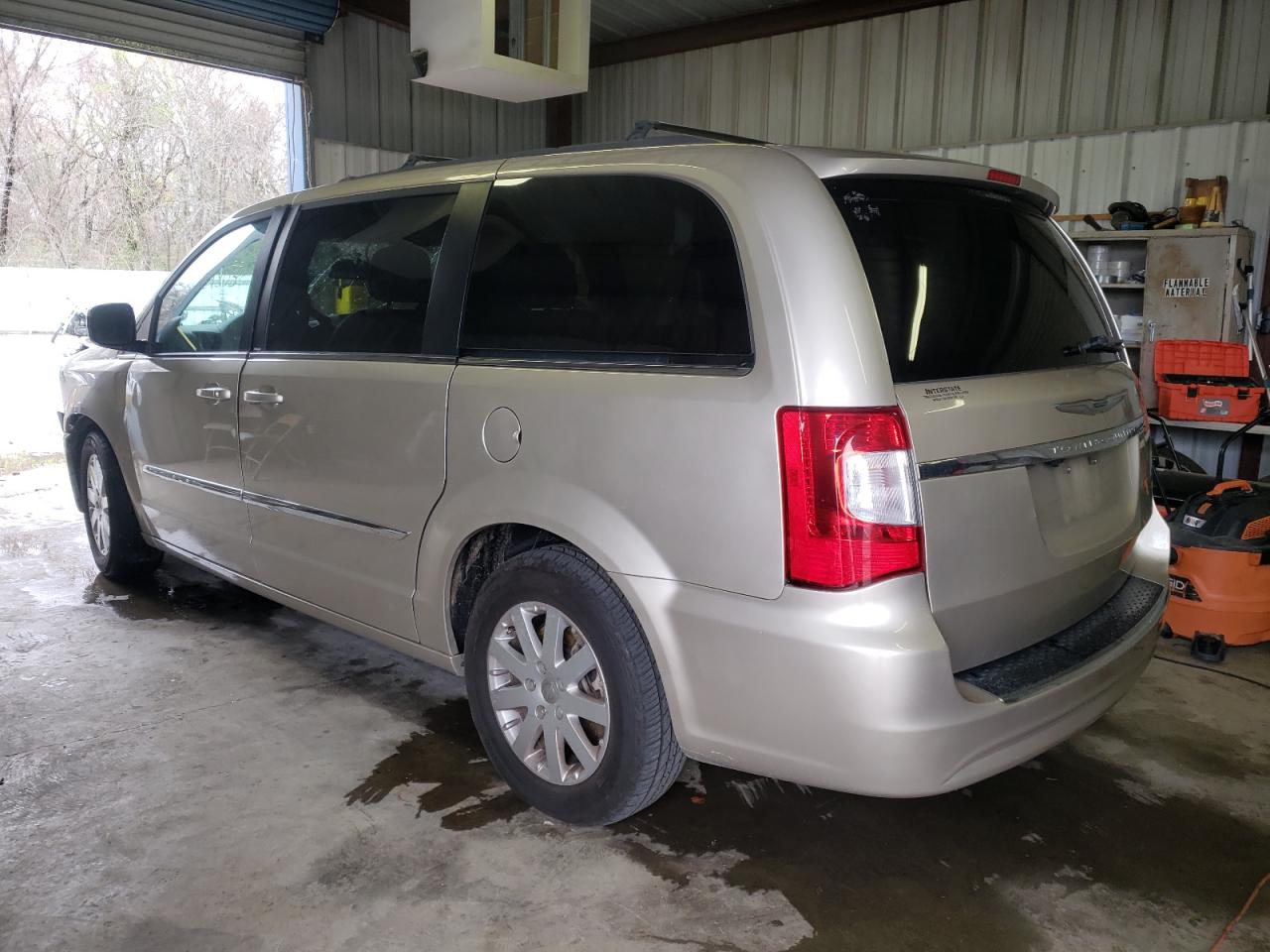 Photo 3 from auction – 2014 CHRYSLER TOWN & COU with VIN 2C4RC1BG0ER113152