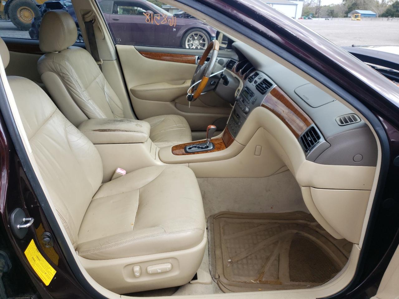 Photo 5 from auction – 2005 LEXUS ES 330 with VIN JTHBA30G255073545