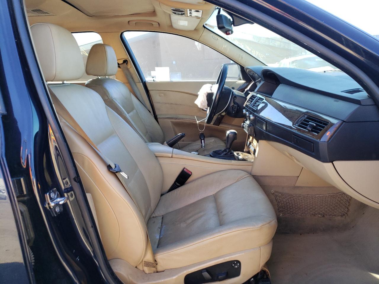 Photo 5 from auction – 2006 BMW 525 I with VIN WBANE53546CK85527