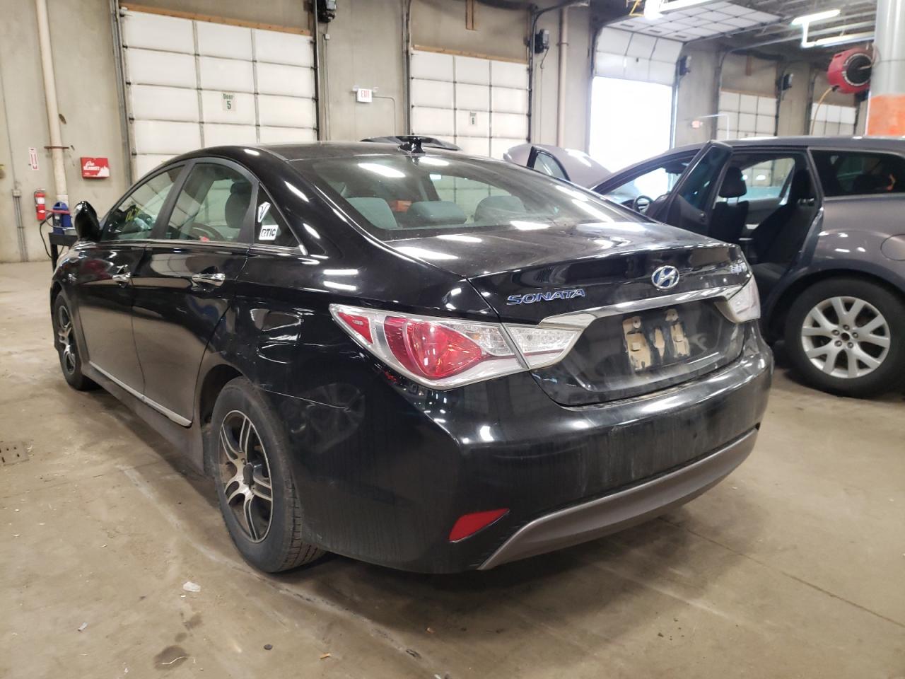 Photo 3 from auction – 2015 HYUNDAI SONATA HYB with VIN KMHEC4A41FA121737