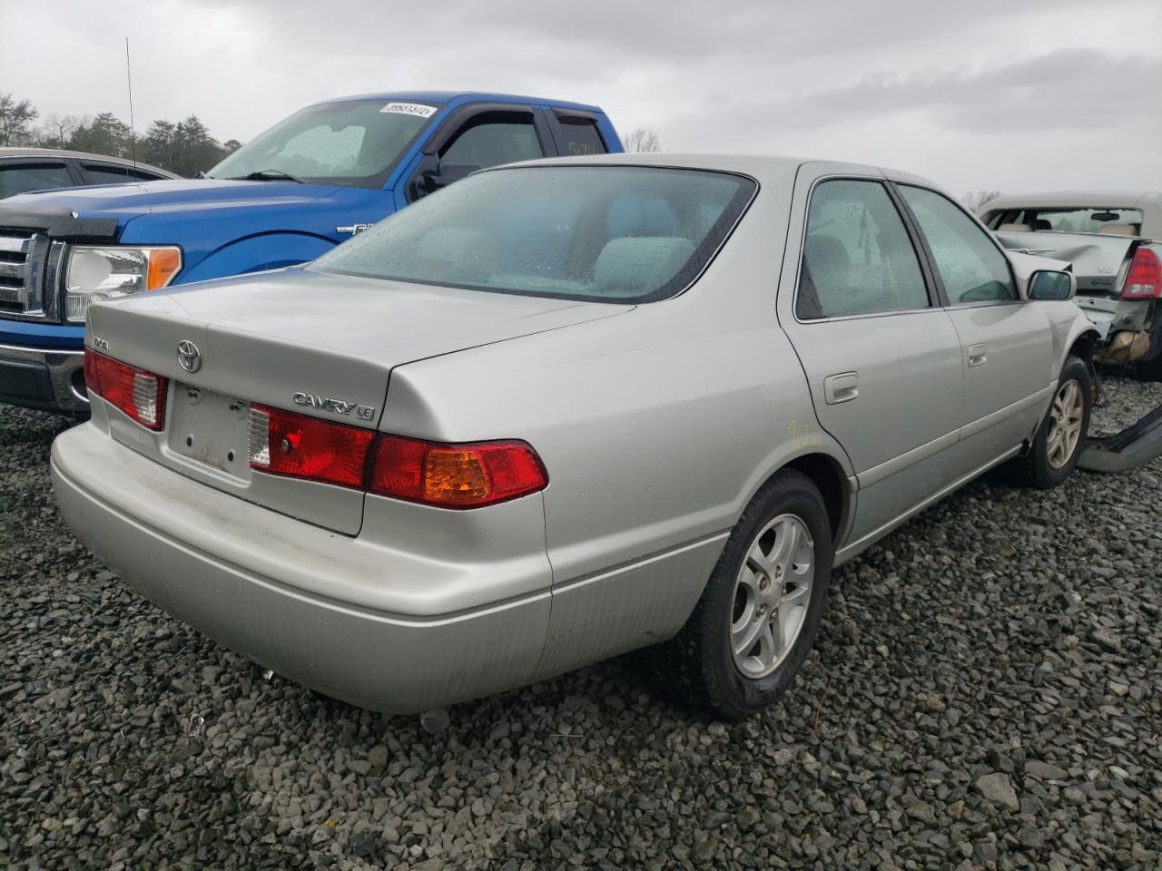Photo 4 from auction – 2000 TOYOTA CAMRY CE with VIN 4T1BG22K9YU012033