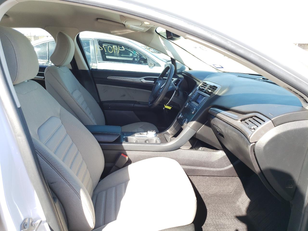 Photo 5 from auction – 2019 FORD FUSION S with VIN 3FA6P0G78KR183276