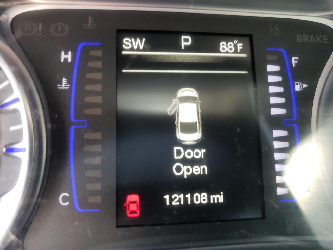 Photo 8 from auction – 2015 CHRYSLER 200 LIMITE with VIN 1C3CCCAB0FN524495