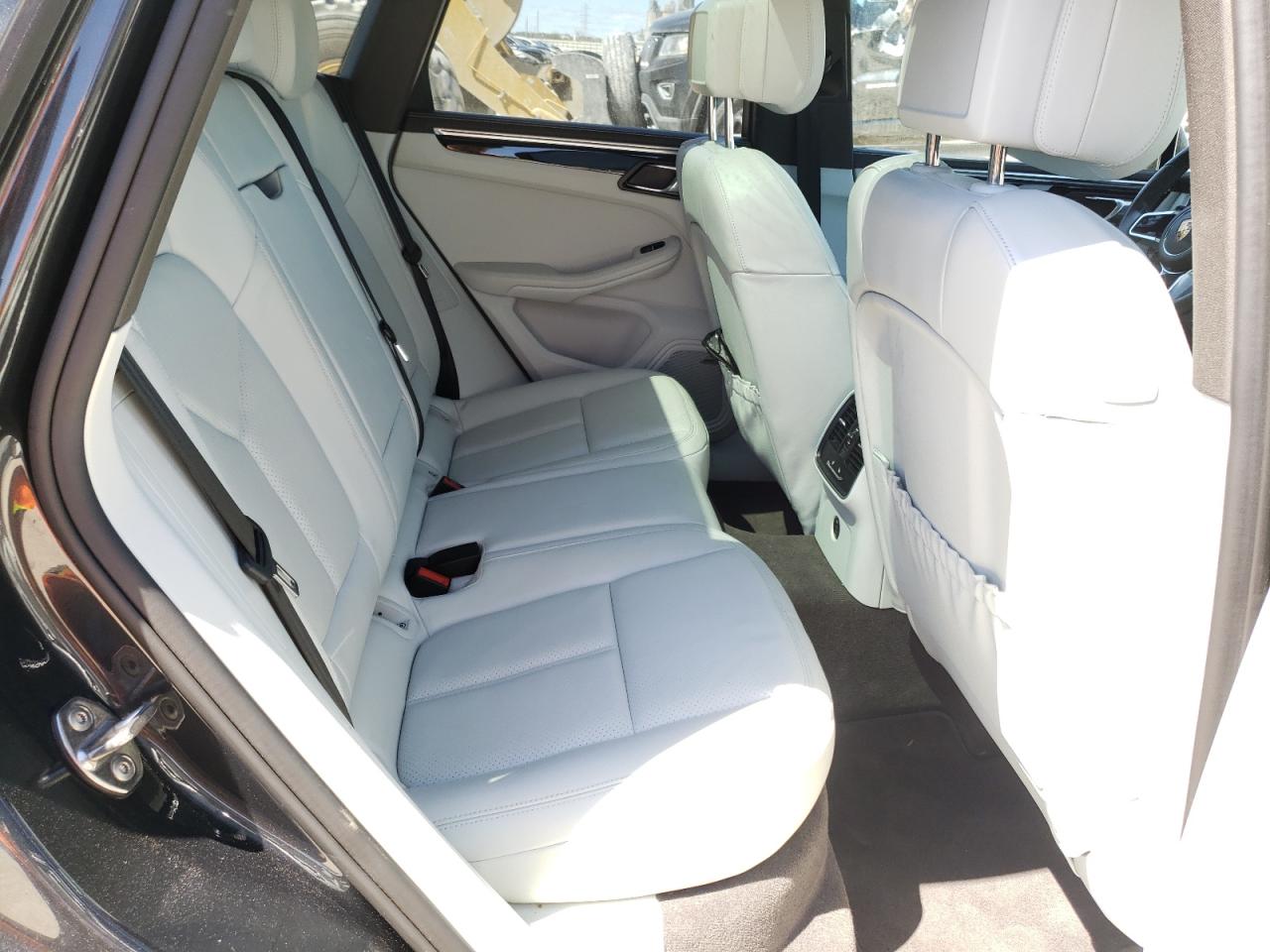 Photo 6 from auction – 2018 PORSCHE MACAN with VIN WP1AA2A56JLB12503