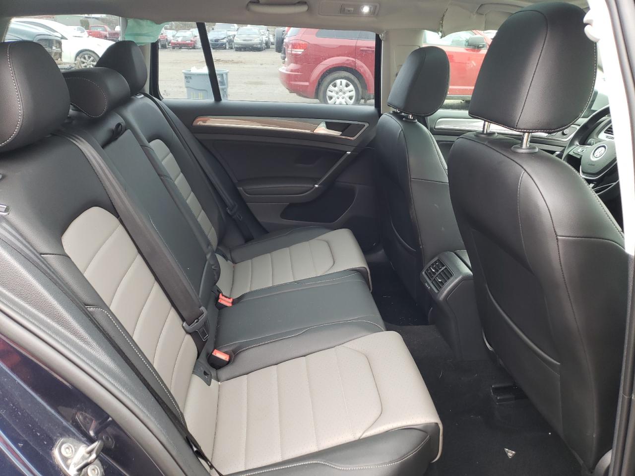 Photo 6 from auction – 2017 VOLKSWAGEN GOLF ALLTR with VIN 3VWH17AU2HM521205